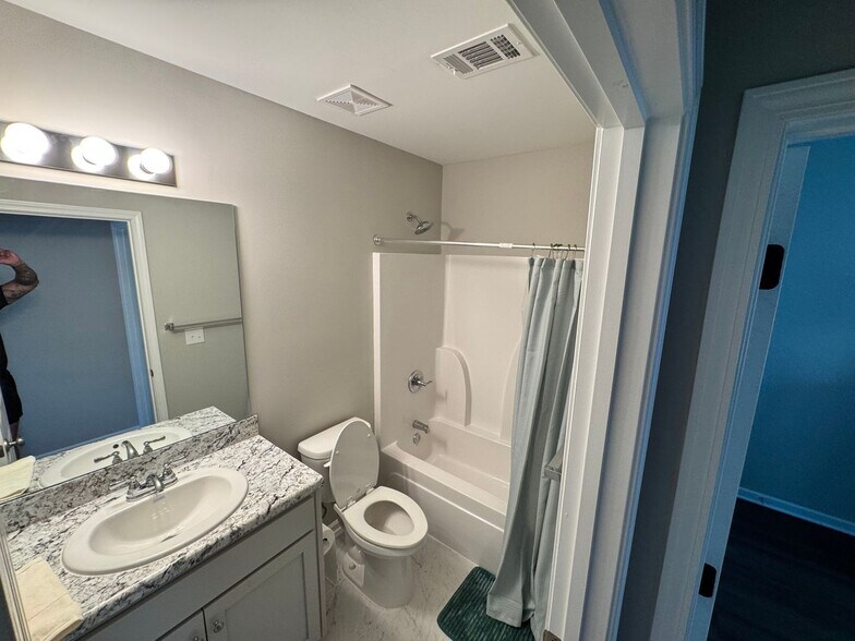 Building Photo - 1290 Providence Ln