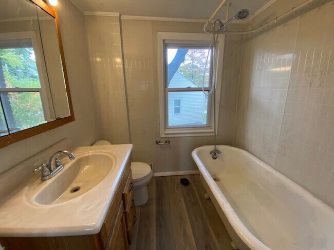 Building Photo - Fenced Yard + Porch in Goodyear Heights—3BR Charmer