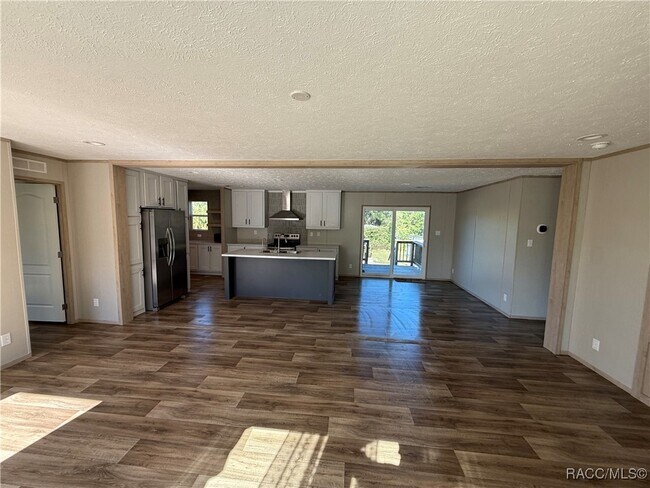 Building Photo - 5469 W Grovepark Rd