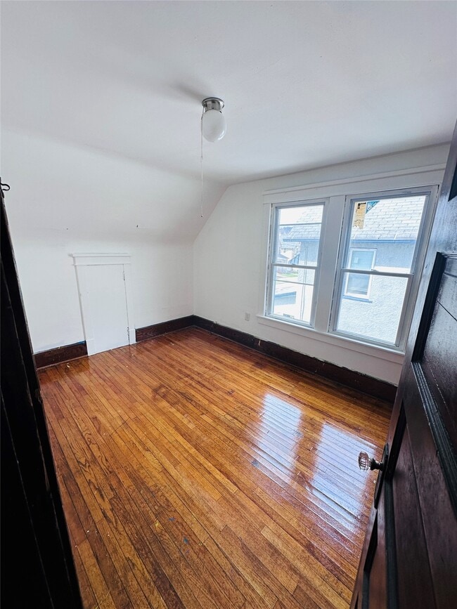 Building Photo - 210 Squires Ave