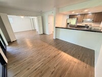 Building Photo - Charming One Bedroom Condo At Riviera Gardens.