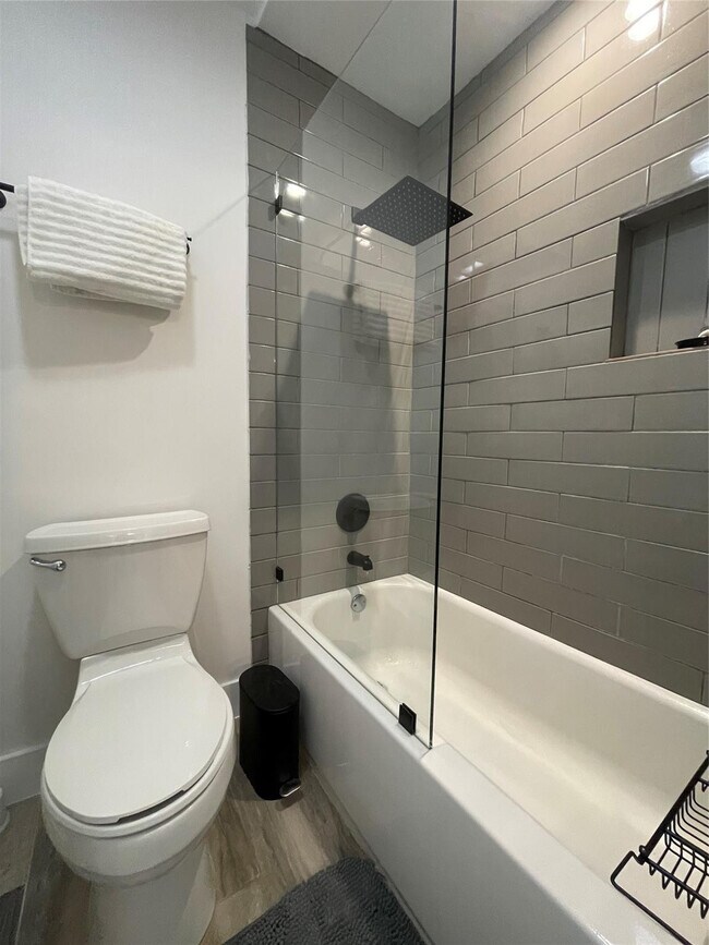 Building Photo - 2708 NE 14th Street Causeway