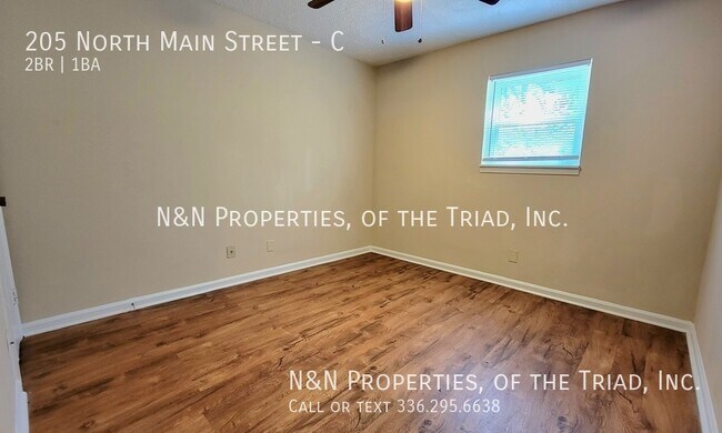 Building Photo - 2 Bedroom 1 Bath Apartment in King NC-  Do...
