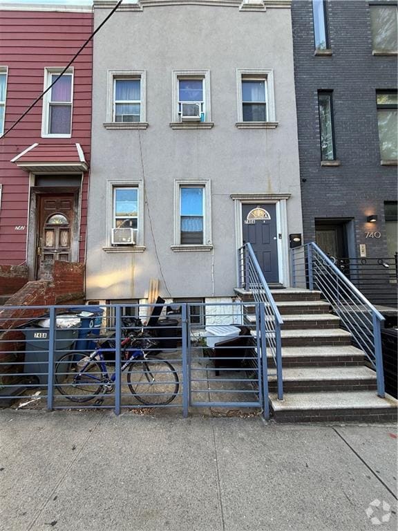 Building Photo - 740 Evergreen Ave