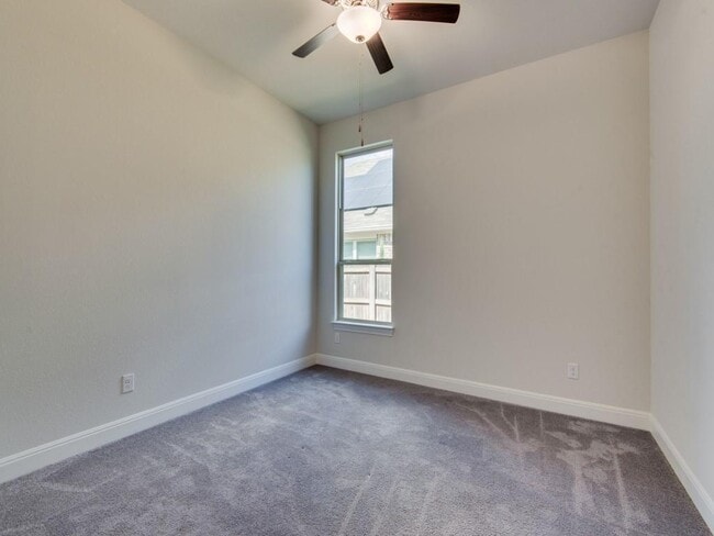 Building Photo - 204 Pulitzer Dr