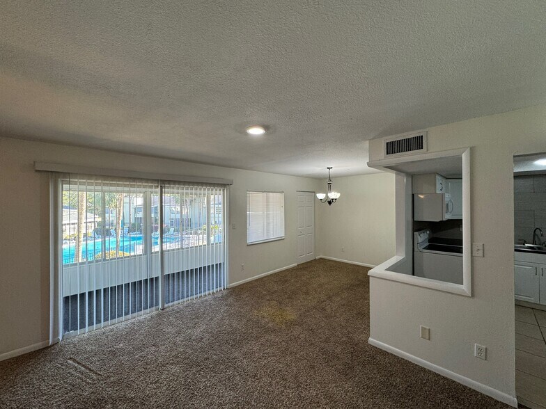 Dining room - Lanai - 568 Bahia Cir