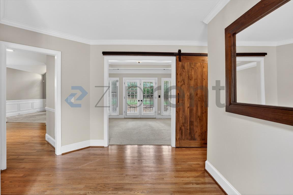 Building Photo - Unit