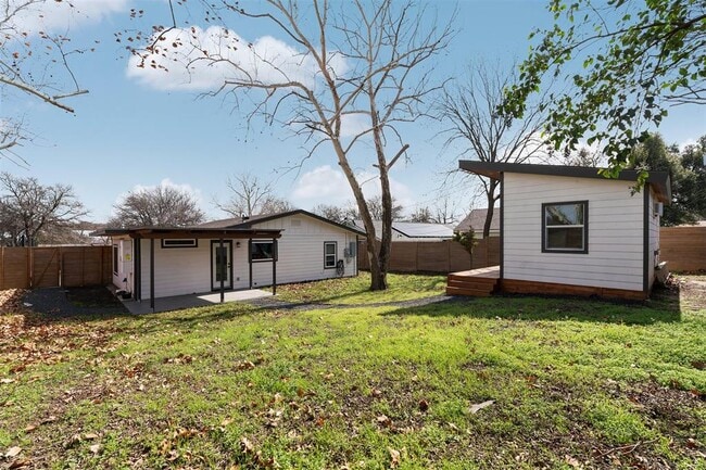 Building Photo - 8516 Contour Dr