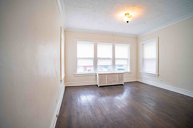 Building Photo - 10918 S Vernon Ave