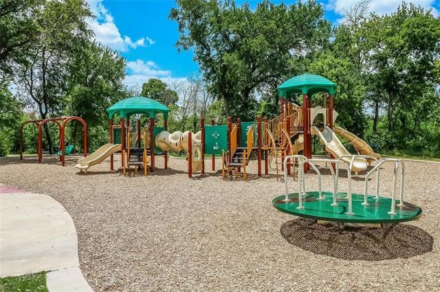 Building Photo - 16100 Windsong Ct