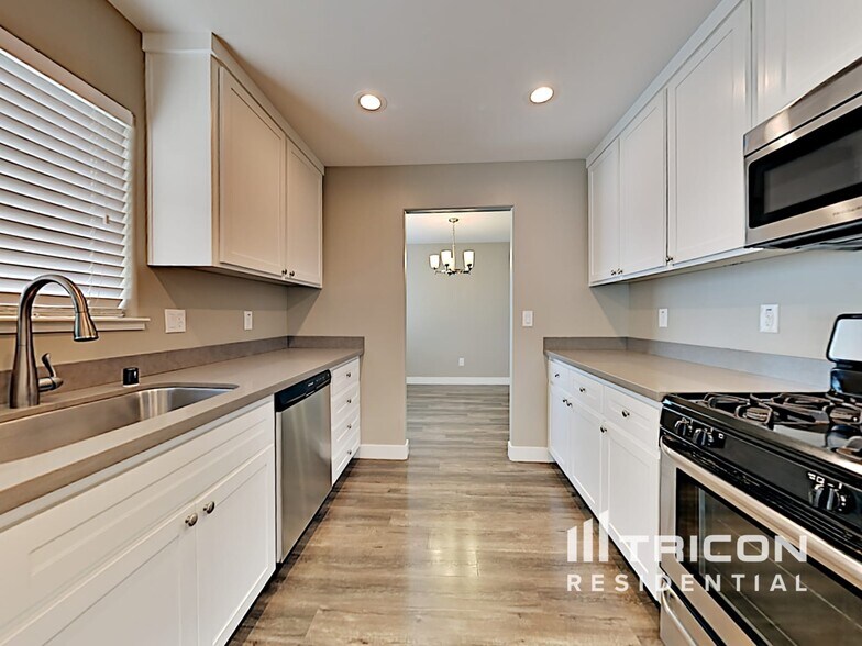 Building Photo - 2371 Coronado Ct
