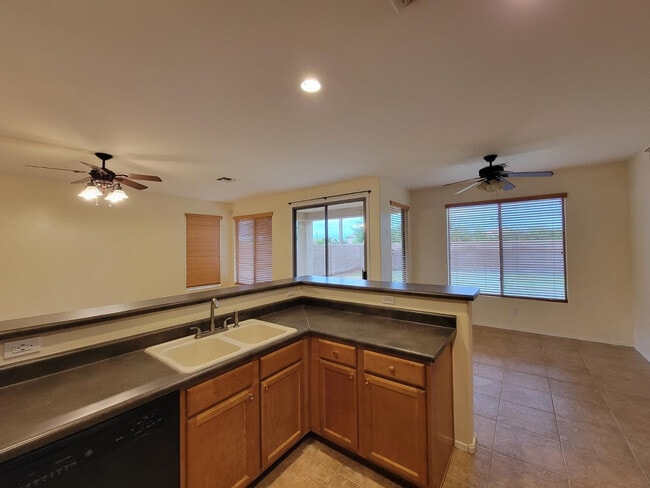 Building Photo - 3562 E Meadowview Dr