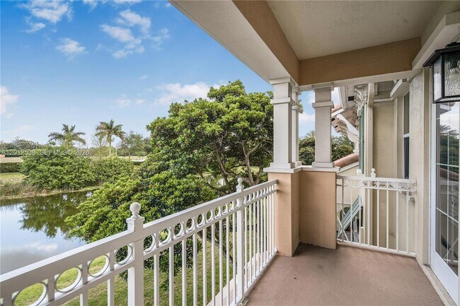 Building Photo - 4025 Cascada Cir