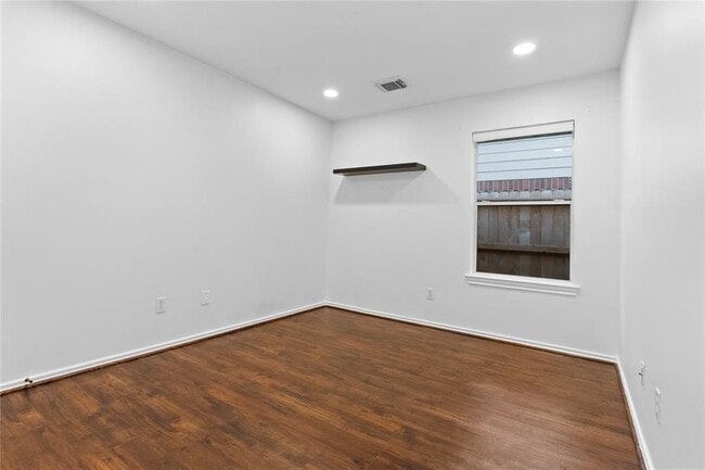 Building Photo - 15323 Redbud Berry Way