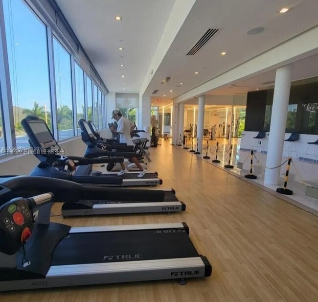 Building Photo - 10435 NW 66th St