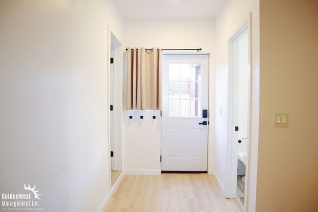 Building Photo - Remodeled 2Bdm 2Ba Unfurnished Downstairs Unit Located in the Heart of San Diego’s Vibrant Old To...