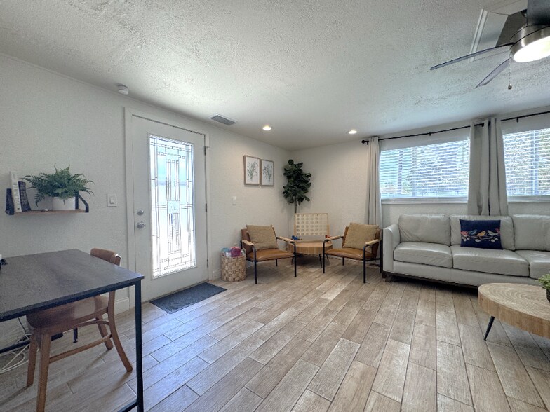 Building Photo - 10996 106th Ave N