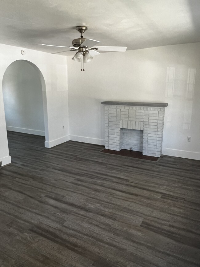 Living room - 1111 Ridge Ave