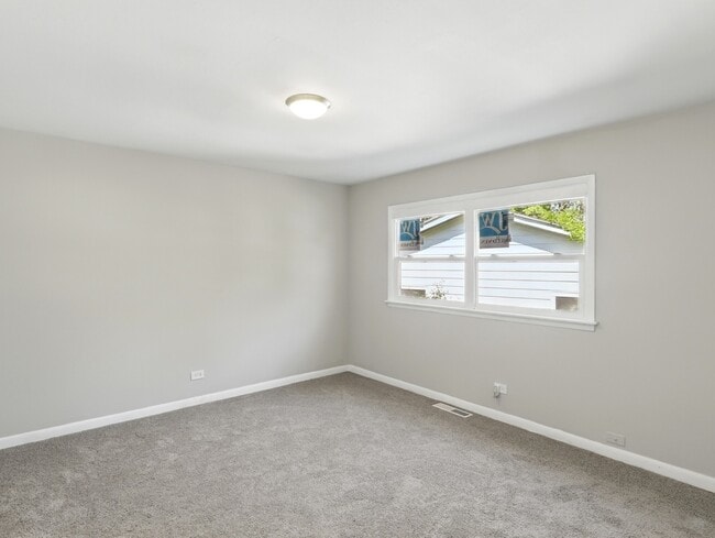 Building Photo - 17704 Grandview Dr