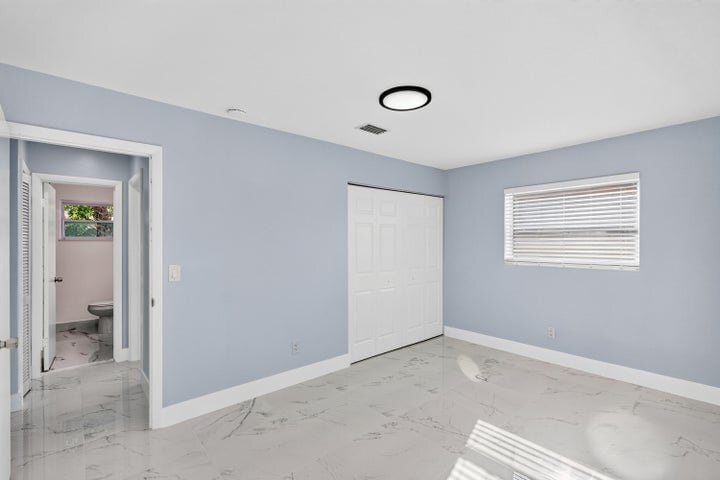 Building Photo - 1531 NE 33rd St