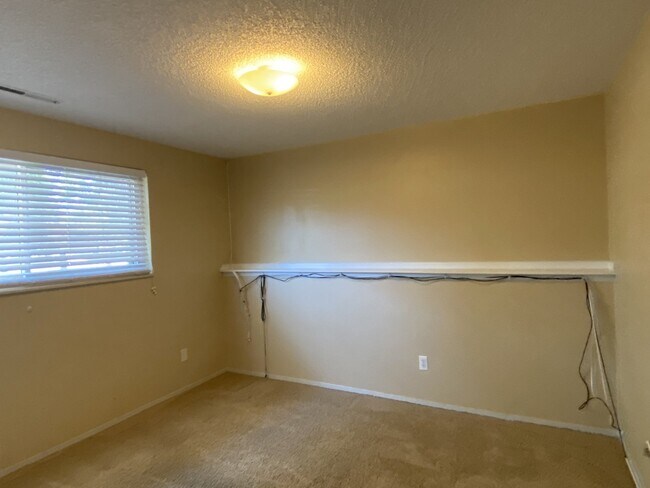Building Photo - Nokomis - 4 Bedroom