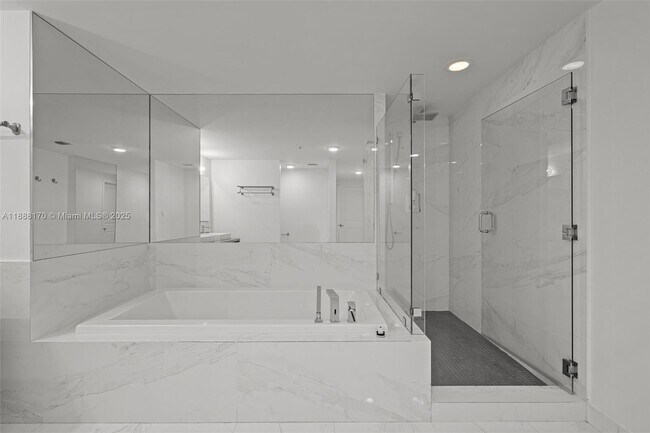 Building Photo - 400 Sunny Isles Blvd