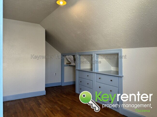 Building Photo - 620 S 34th St