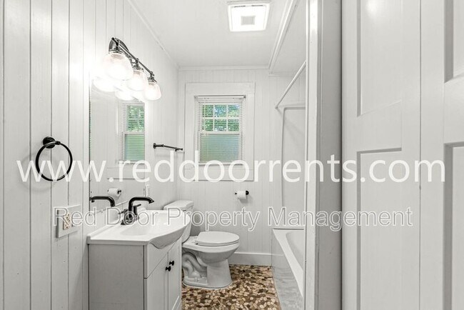 Building Photo - 957 Woodhill Dr