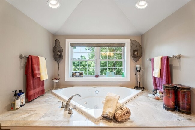 Building Photo - 31 Cedar St