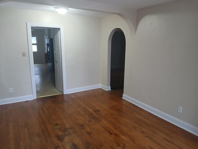 Building Photo - Nice 3 bedroom off of Taylor Blvd