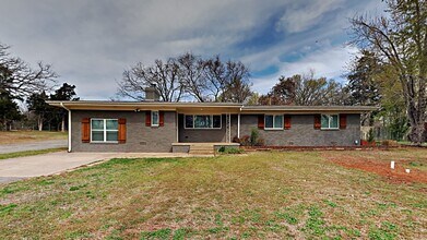 Building Photo - 3 Bedroom 2 Bath Home on 1 acre lot