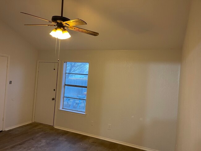 Building Photo - 2907 Roosevelt Ave