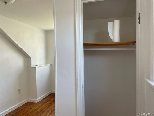 Building Photo - 10 Mckinley