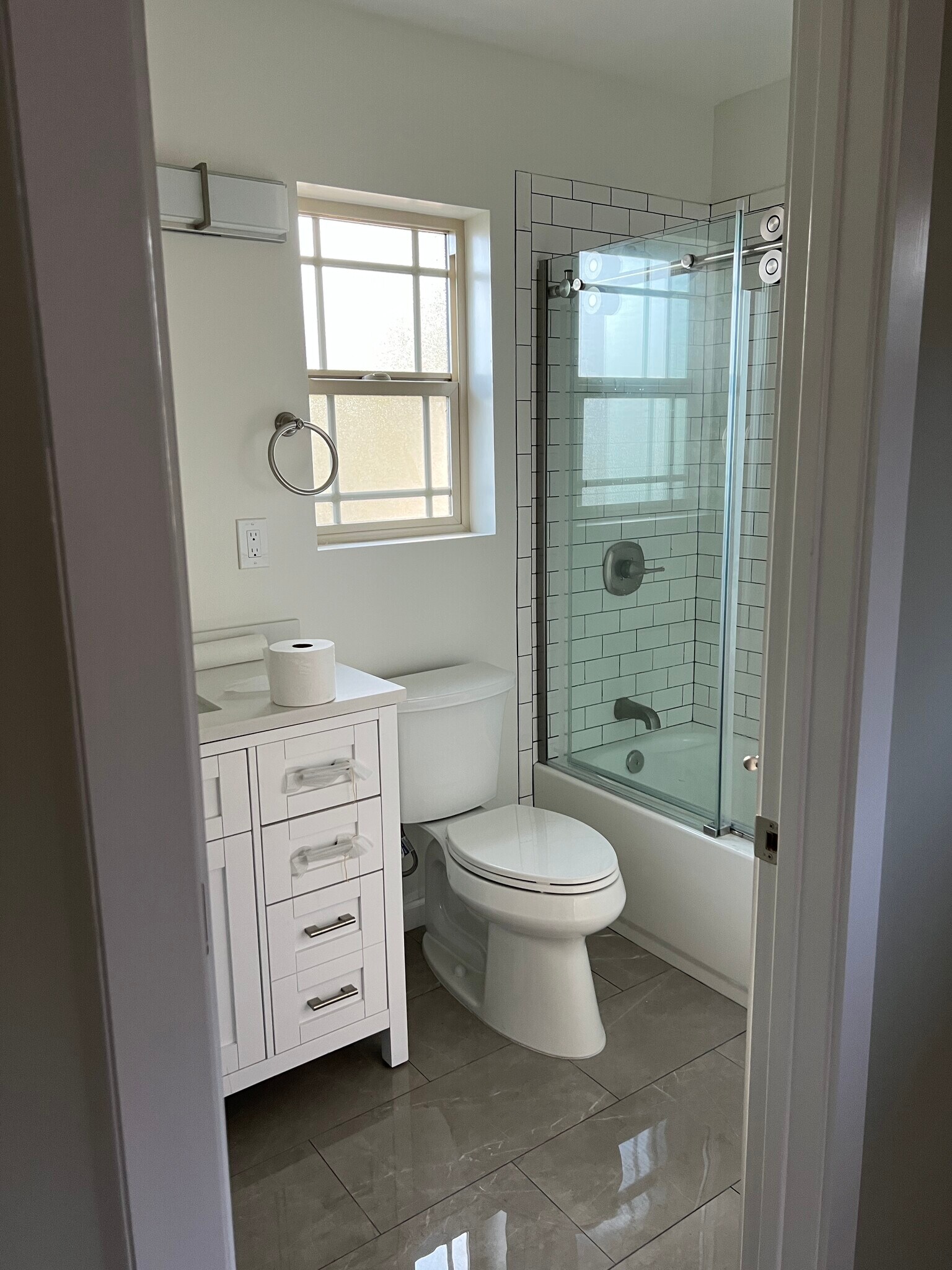 Full Bathroom - 813 Ride Out Way