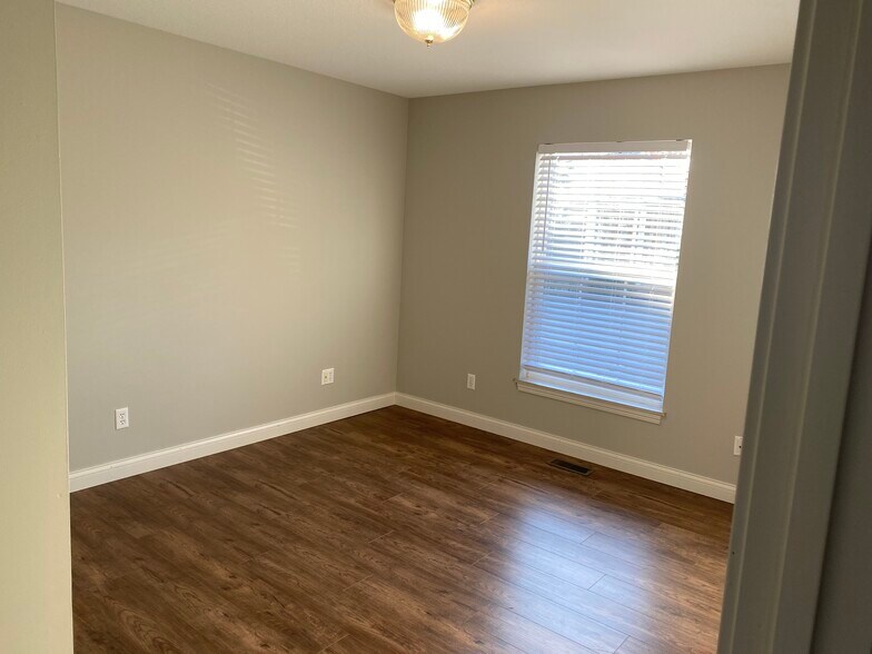 Building Photo - 2930 E Shetland Dr