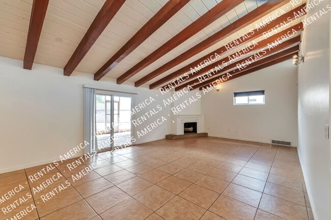 Building Photo - 2250 E La Mirada St