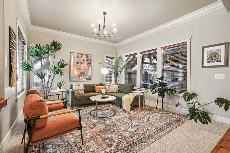 Building Photo - 611 E San Pedro St