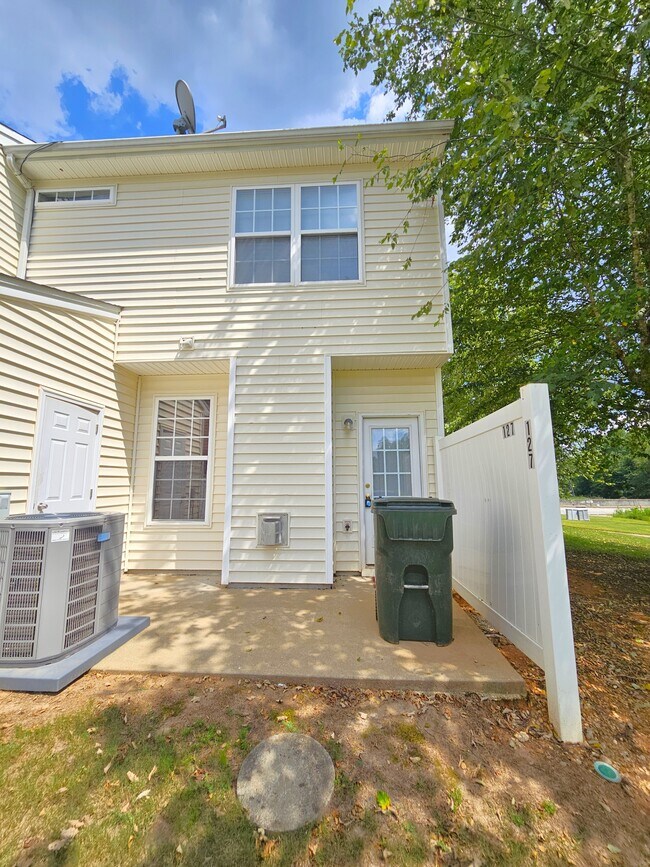 Building Photo - 127 Cirrus Ct