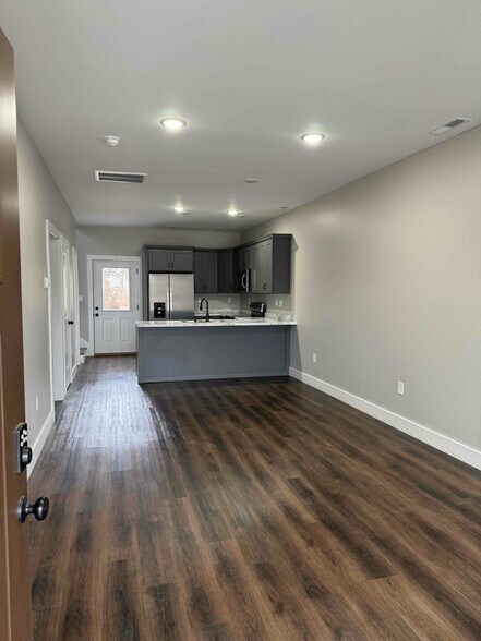 Building Photo - 56 Holloway Dr