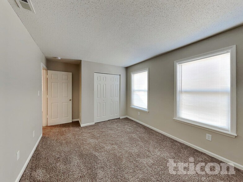 Building Photo - 4279 Round Lake Bend