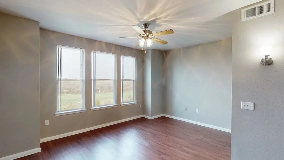 Building Photo - 305 River Fern Ave