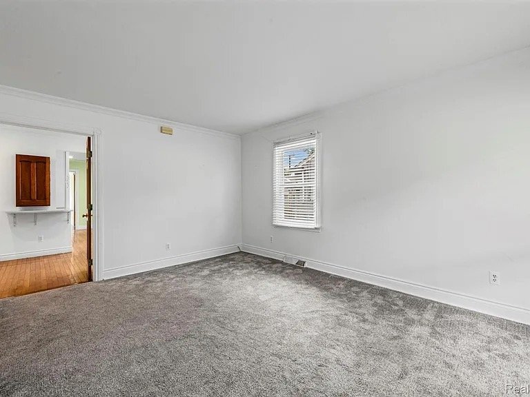 Building Photo - 4010 Linwood Ave