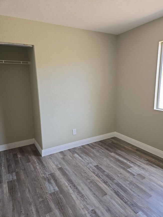 Building Photo - A Fabulous 4 Bedroom Home in Peccole Ranch