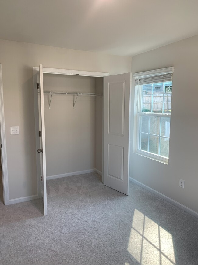 Building Photo - 400 Trailblazer Dr