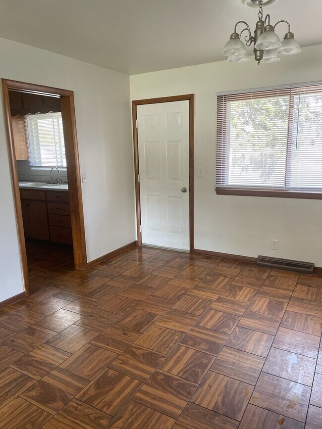 Building Photo - 1006-1006 N Sumac Dr