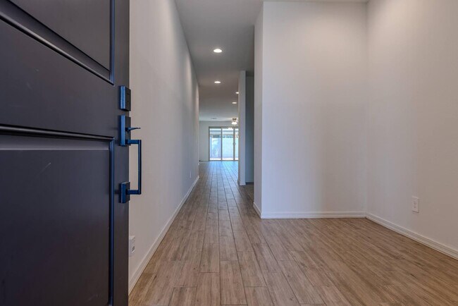 Building Photo - 11248 E Unger Ave