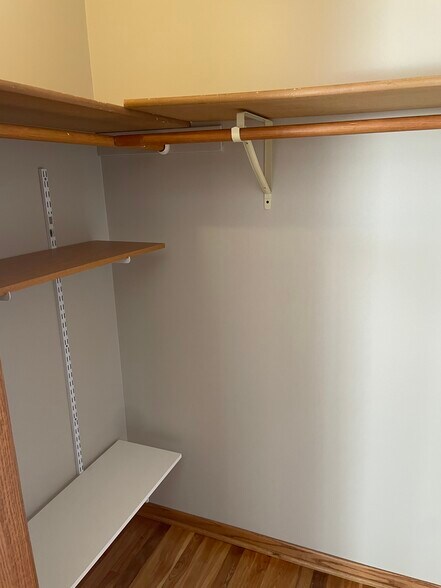 Building Photo - 3991 Whiting Ln NE