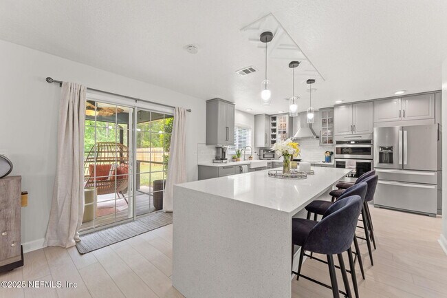 Building Photo - 75309 Ravenwood Dr