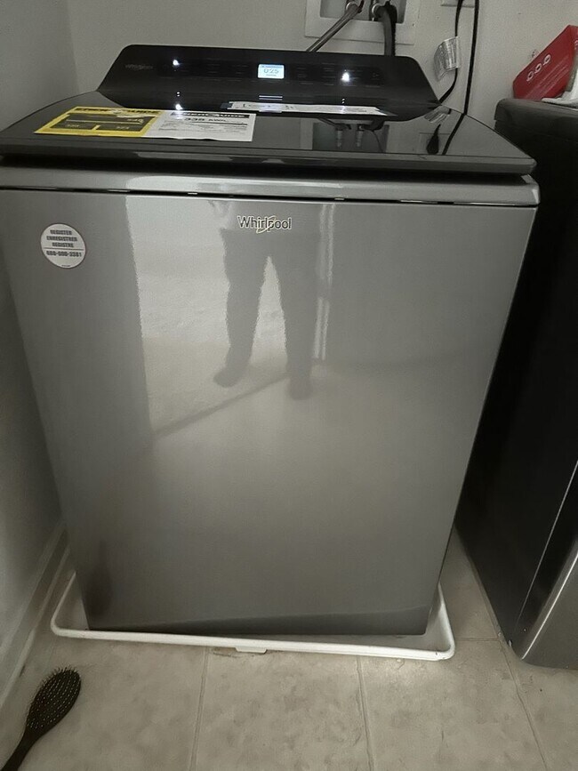 Building Photo - Beautiful 3-Bedroom End Townhouse in Royersford! Available mid-June!