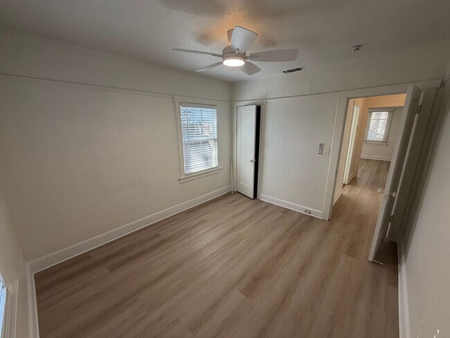 Building Photo - 2 Bedroom | 1 Bathroom | Single family home in Sacramento